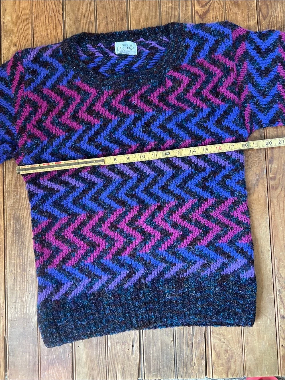 Vintage 90’s Women’s Chevron Crewneck Sweater acrylic in Purple and Pink